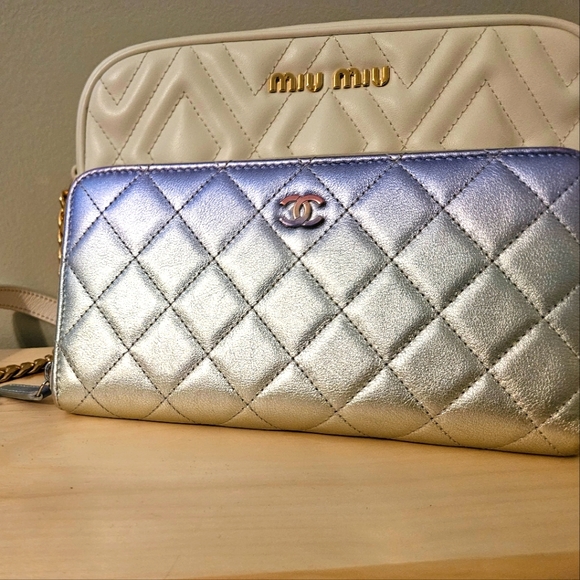 SOLD 🦄 💎Chanel Iridesent long zip wallet - Picture 4 of 13